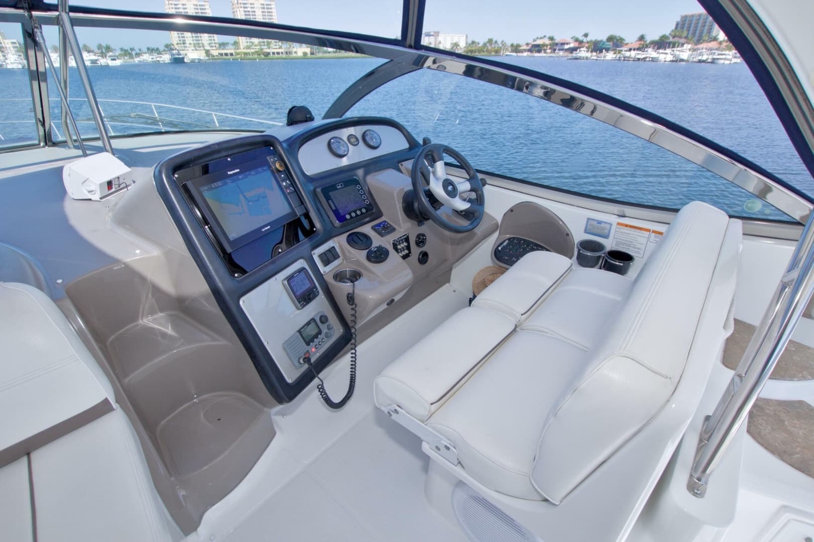 2008 Cruisers Yachts 420 Express - Image 29