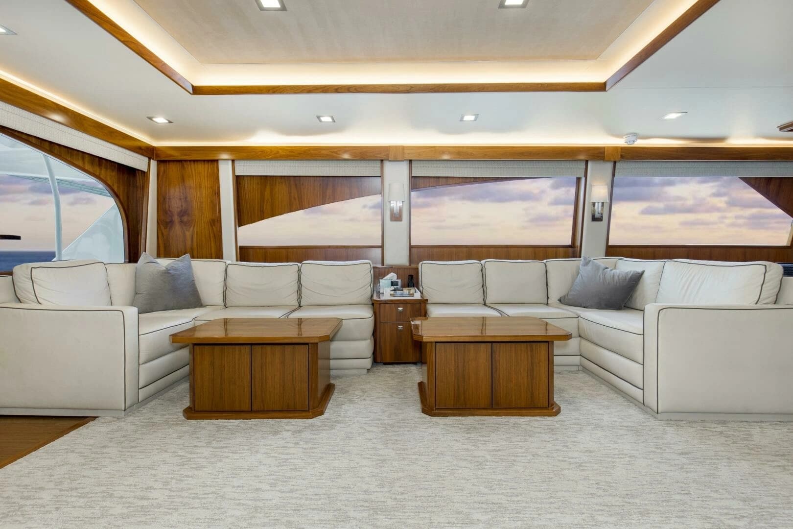 2016 Viking 92 Enclosed Bridge - Image 9