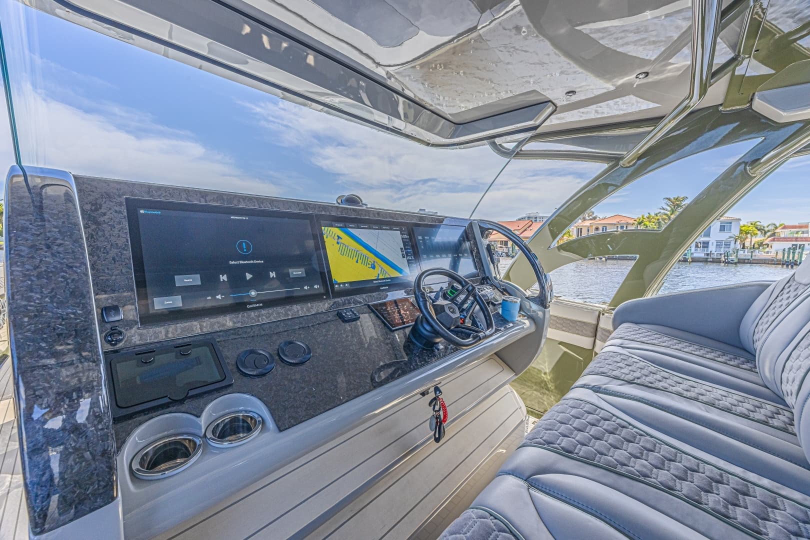 2025 Midnight Express 52 Vitesse - Image 14