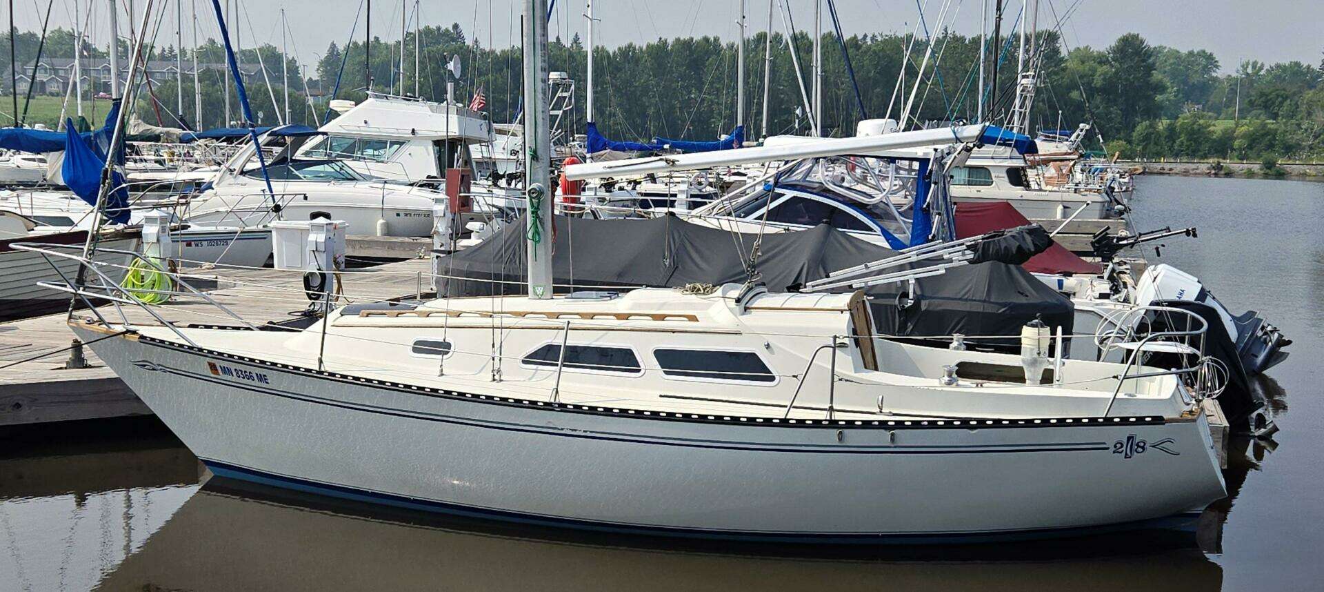 1976 Islander 28 - Image 3