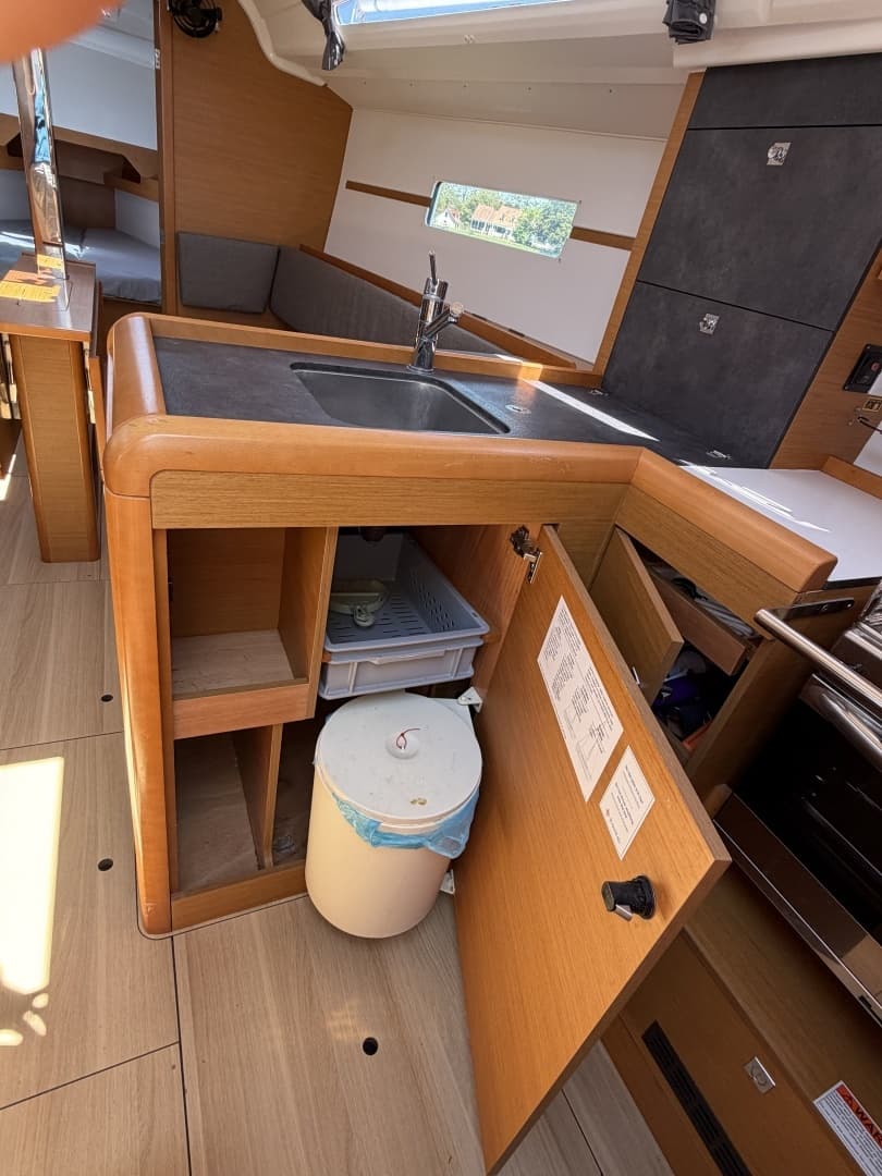 2015 Jeanneau 349 - Image 51