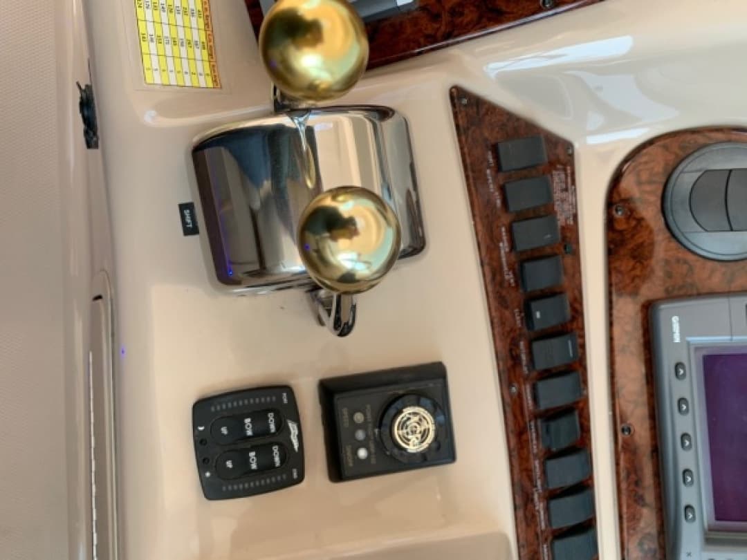 2004 Sea Ray 390 Motor Yacht - Image 37