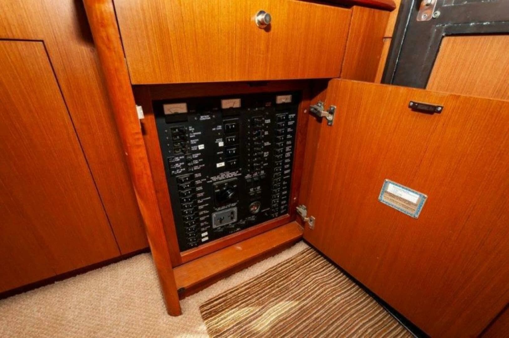 1998 Ocean 48 Super Sport - Image 13