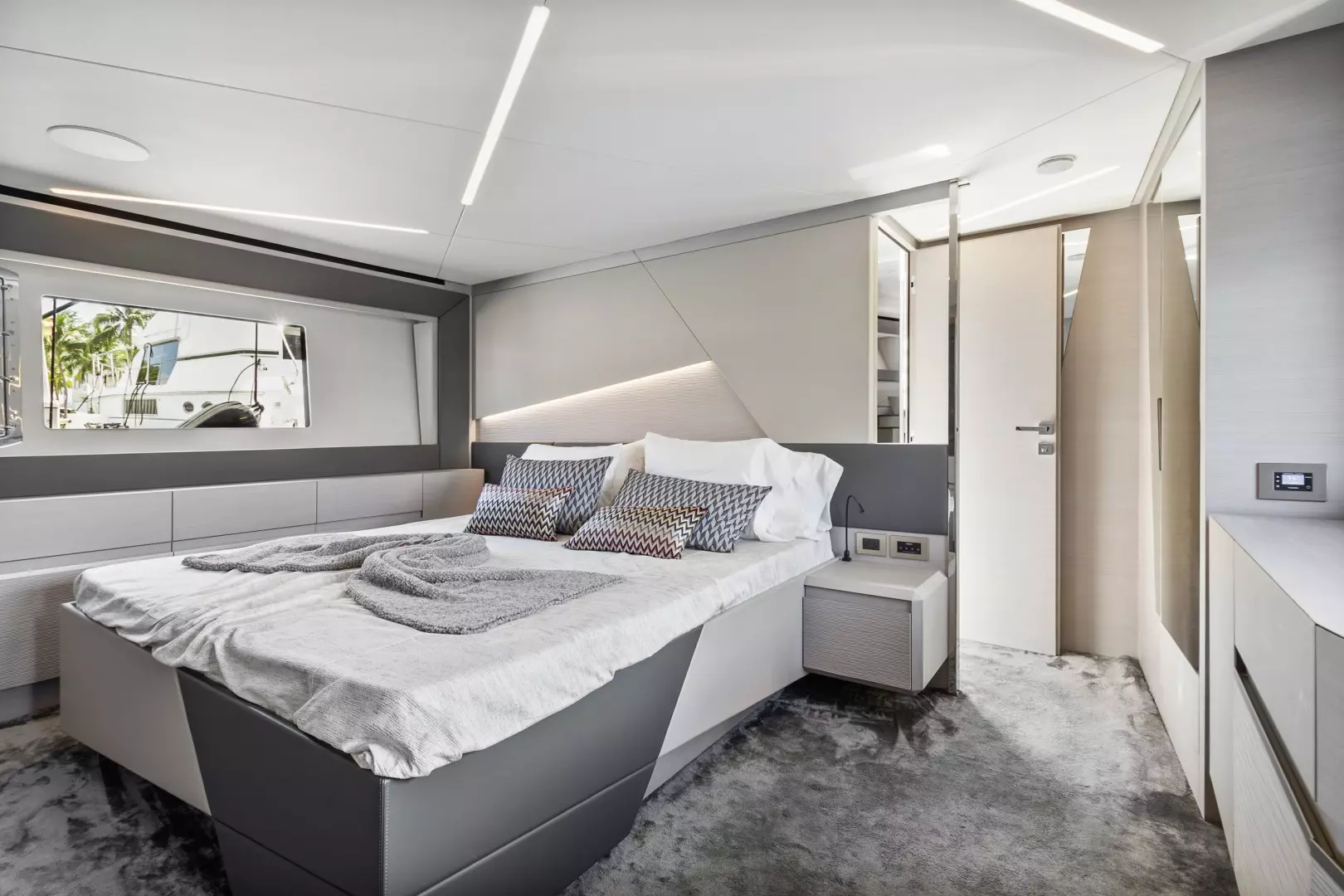 2020 Pershing 7X - Image 26