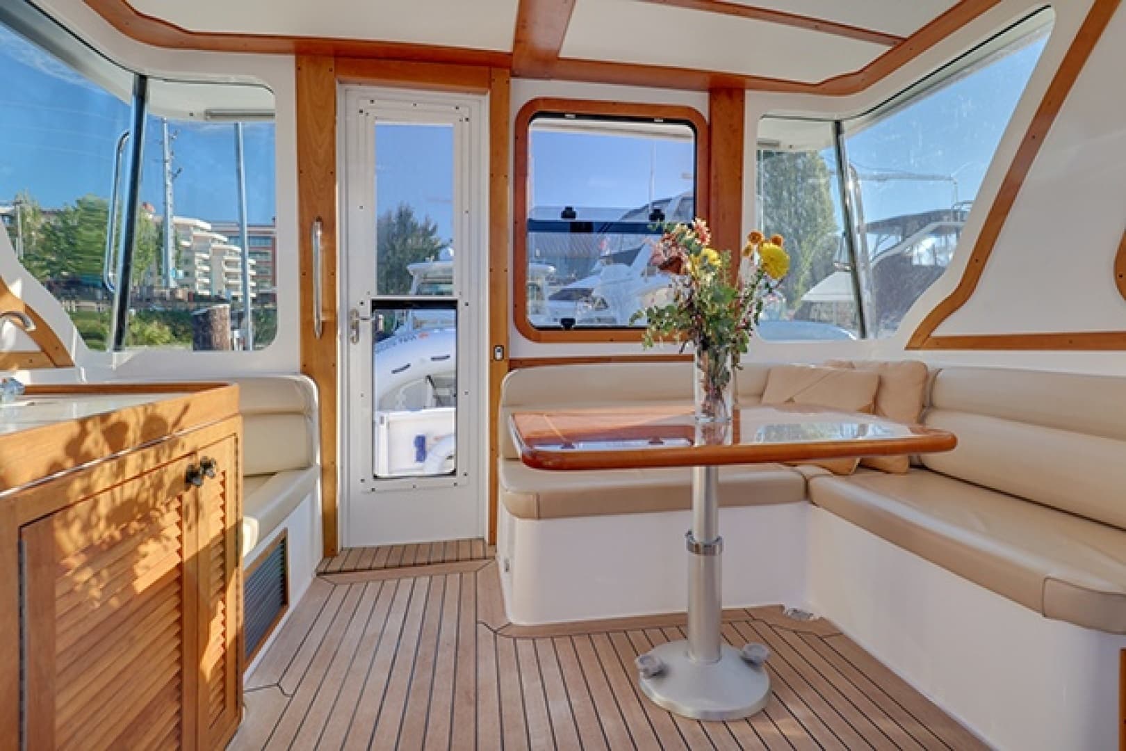 2005 Sabre 42 Express - Image 12