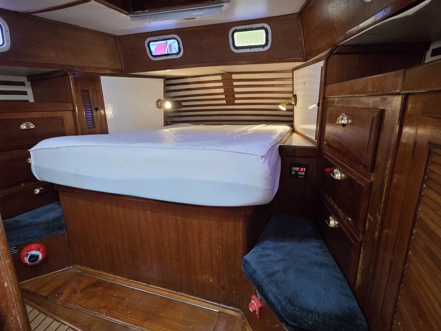 1985 Endeavour 42 CC - Image 48
