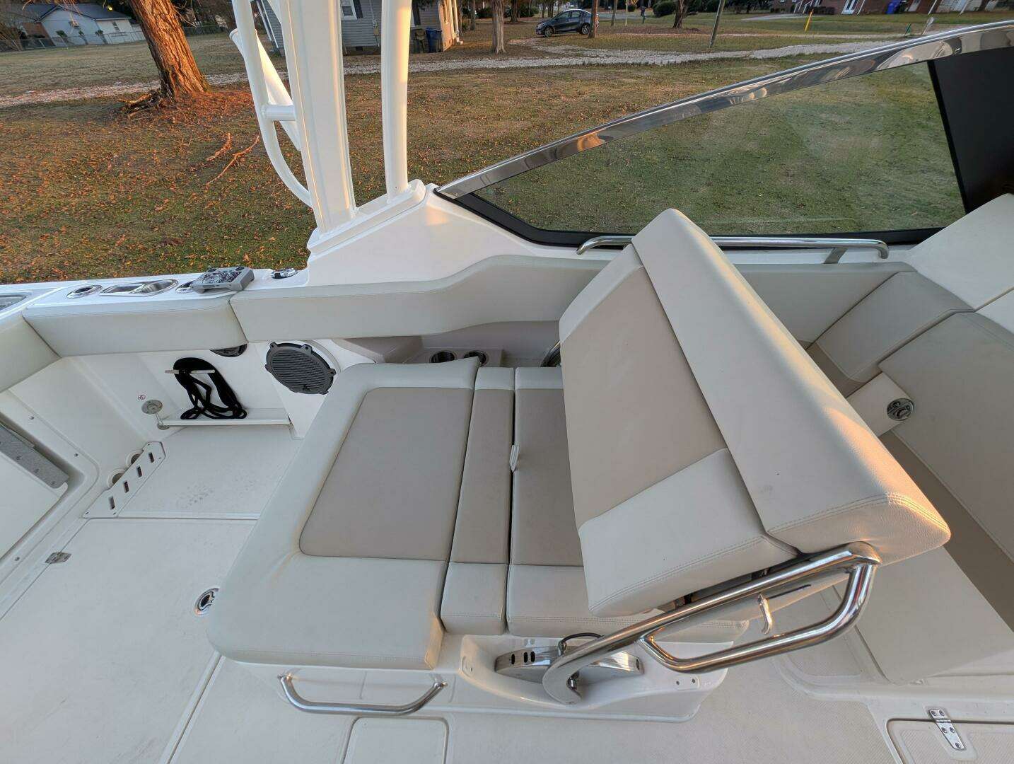2023 Boston Whaler 240 Vantage - Image 45