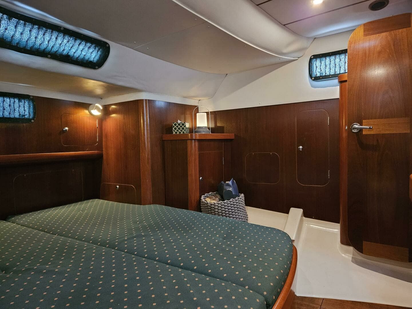 1996 Beneteau 40 CC - Image 33