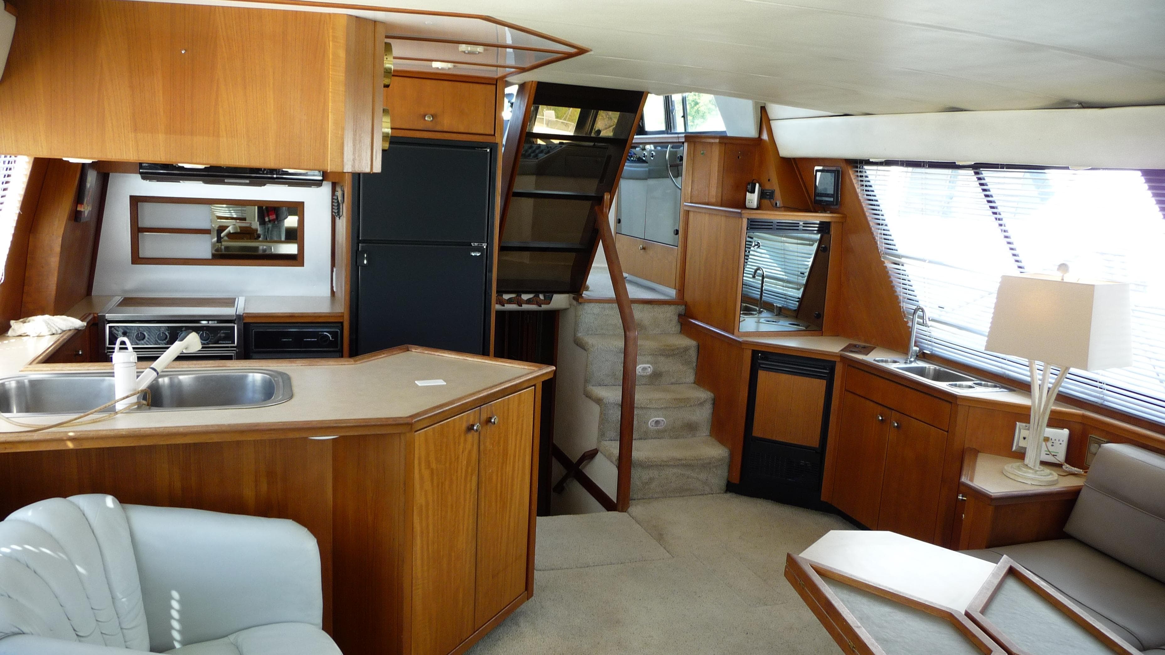 Interior of 1995 Bayliner 4788 Pilot House Motoryacht with wood cabinetry and modern amenities.