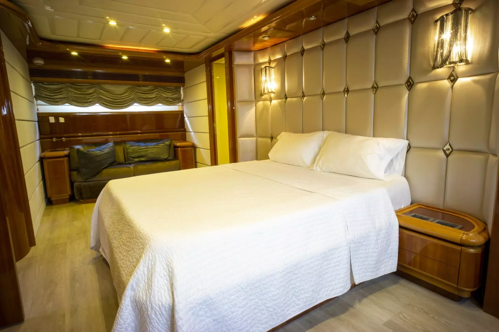 2000 Ferretti Yachts Custom Line 94 - Image 36