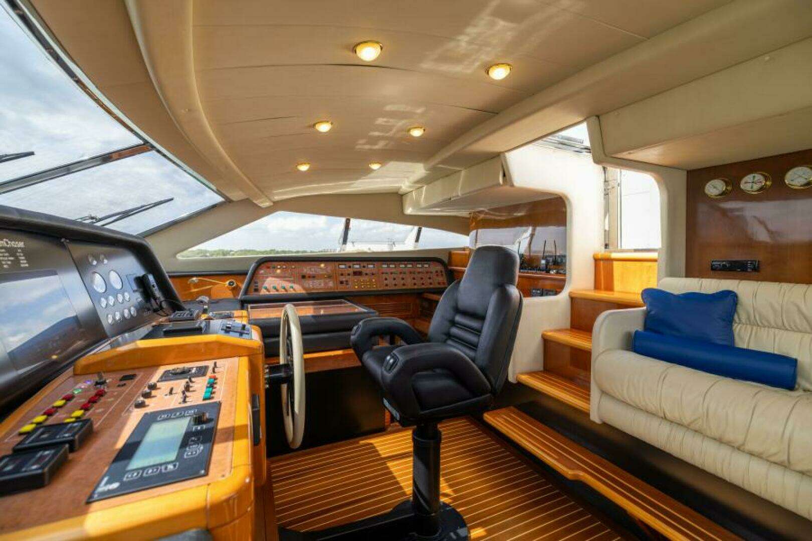 2001 Ferretti Yachts 94 Raised Pilothouse - Image 31