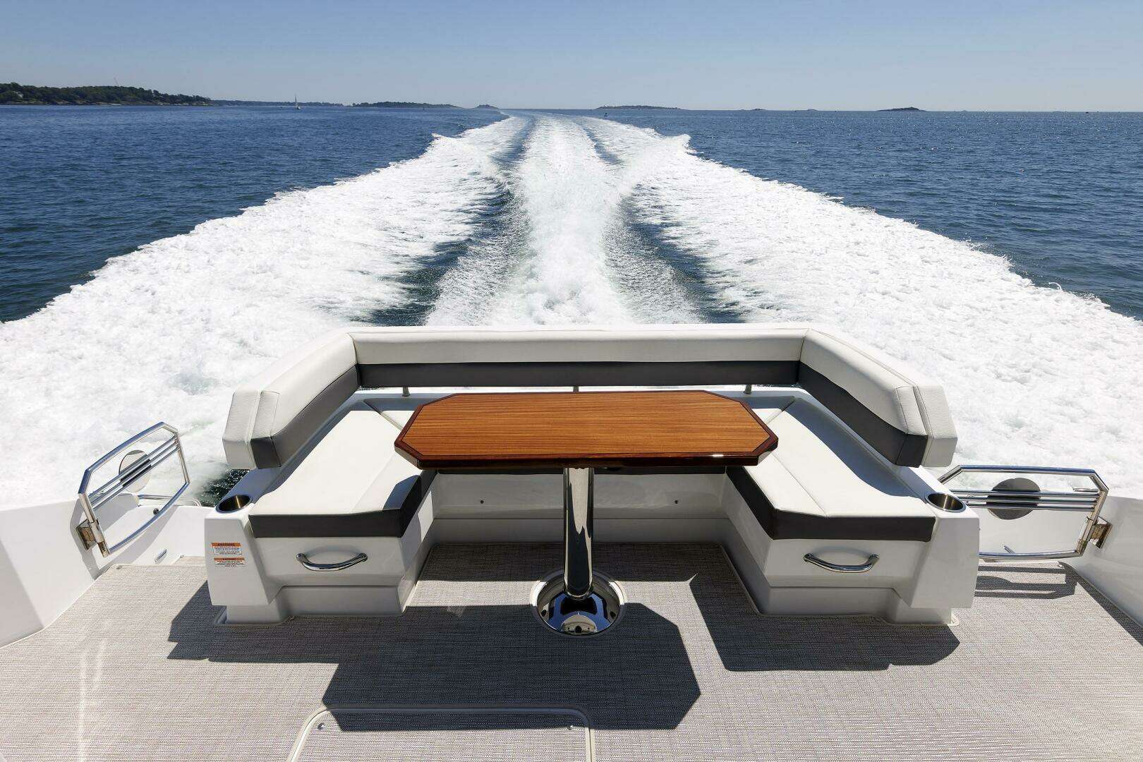 2021 Cruisers Yachts — - Image 11