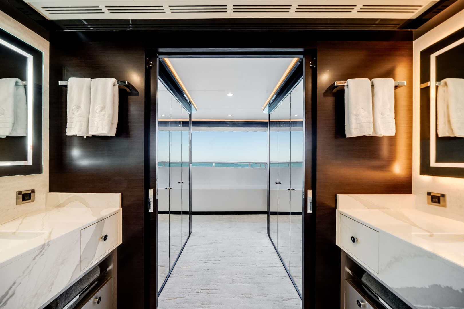 2022 Ocean Alexander 37L - Image 41