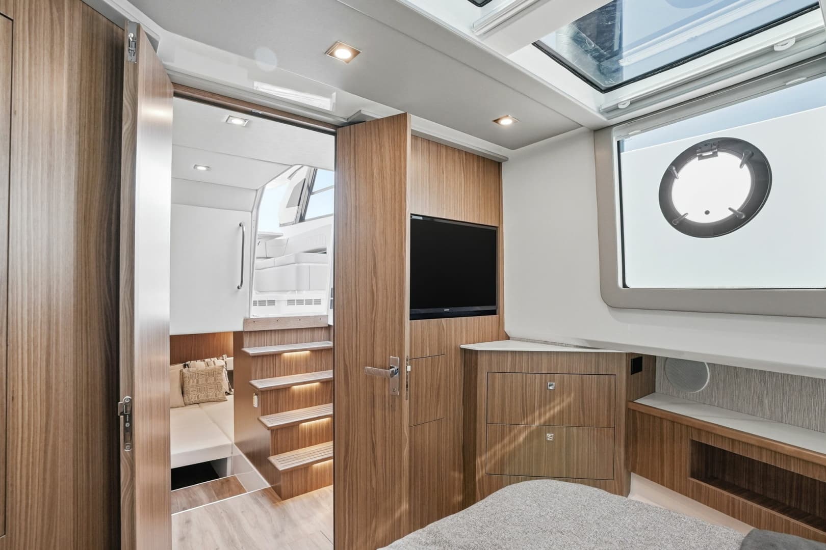 2026 Cruisers Yachts 50GLS OB - Image 40