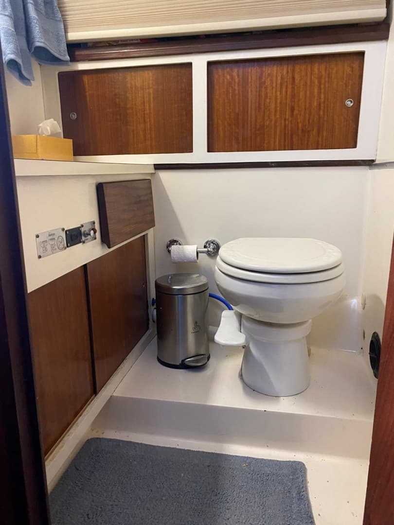 1972 Hatteras Double Cabin - Image 11