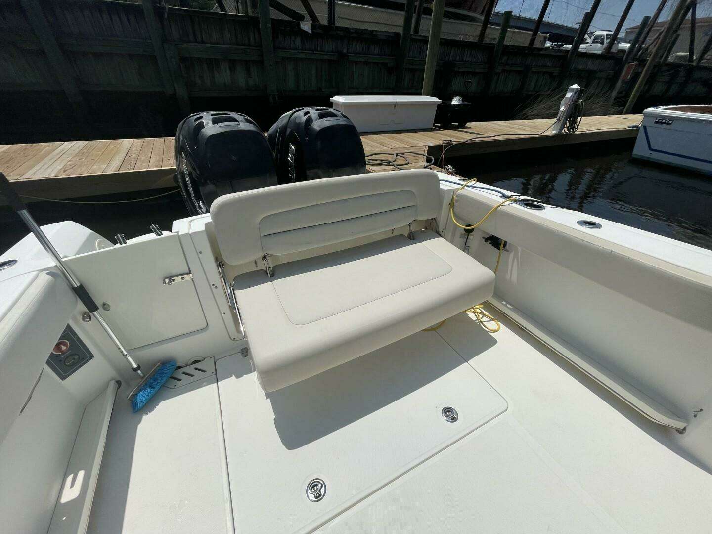 2016 Boston Whaler 270 Vantage - Image 17