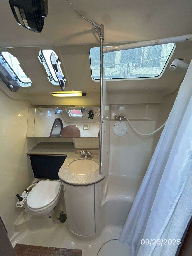 1998 Hunter 376 - Image 63