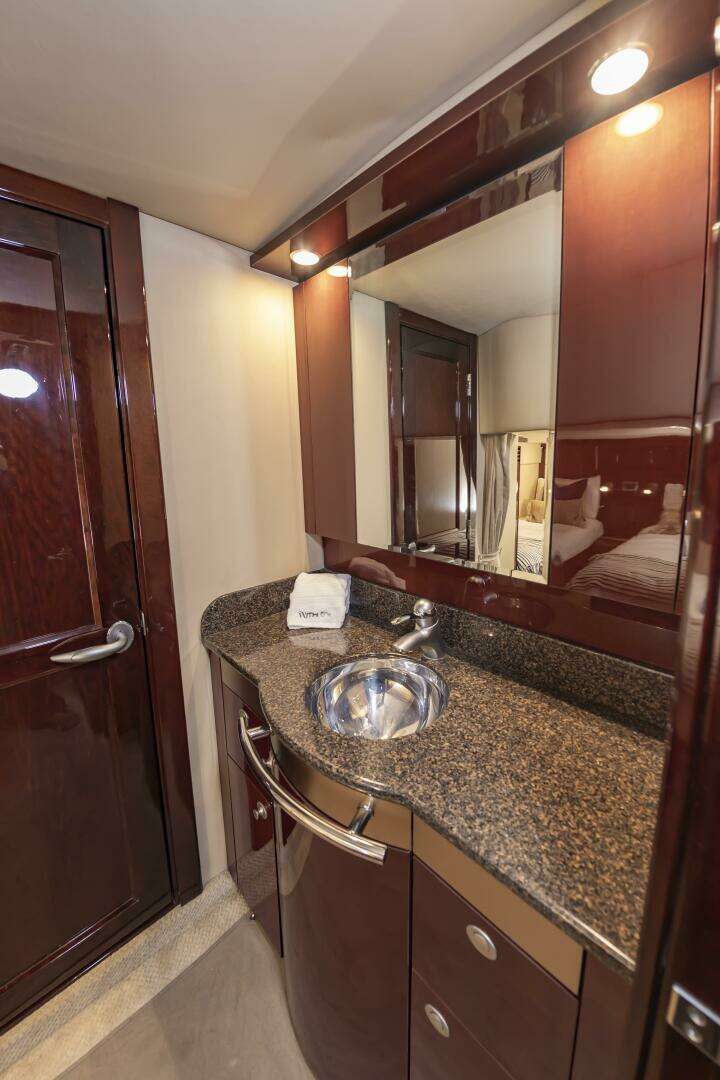 2007 Sea Ray 48 Sundancer - Image 31