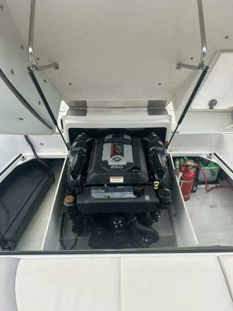 2020 Cobalt CS23 - Image 13