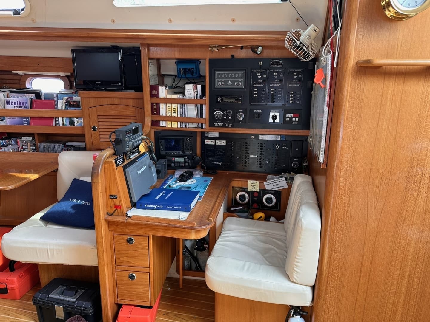 2002 Catalina 470 - Image 22