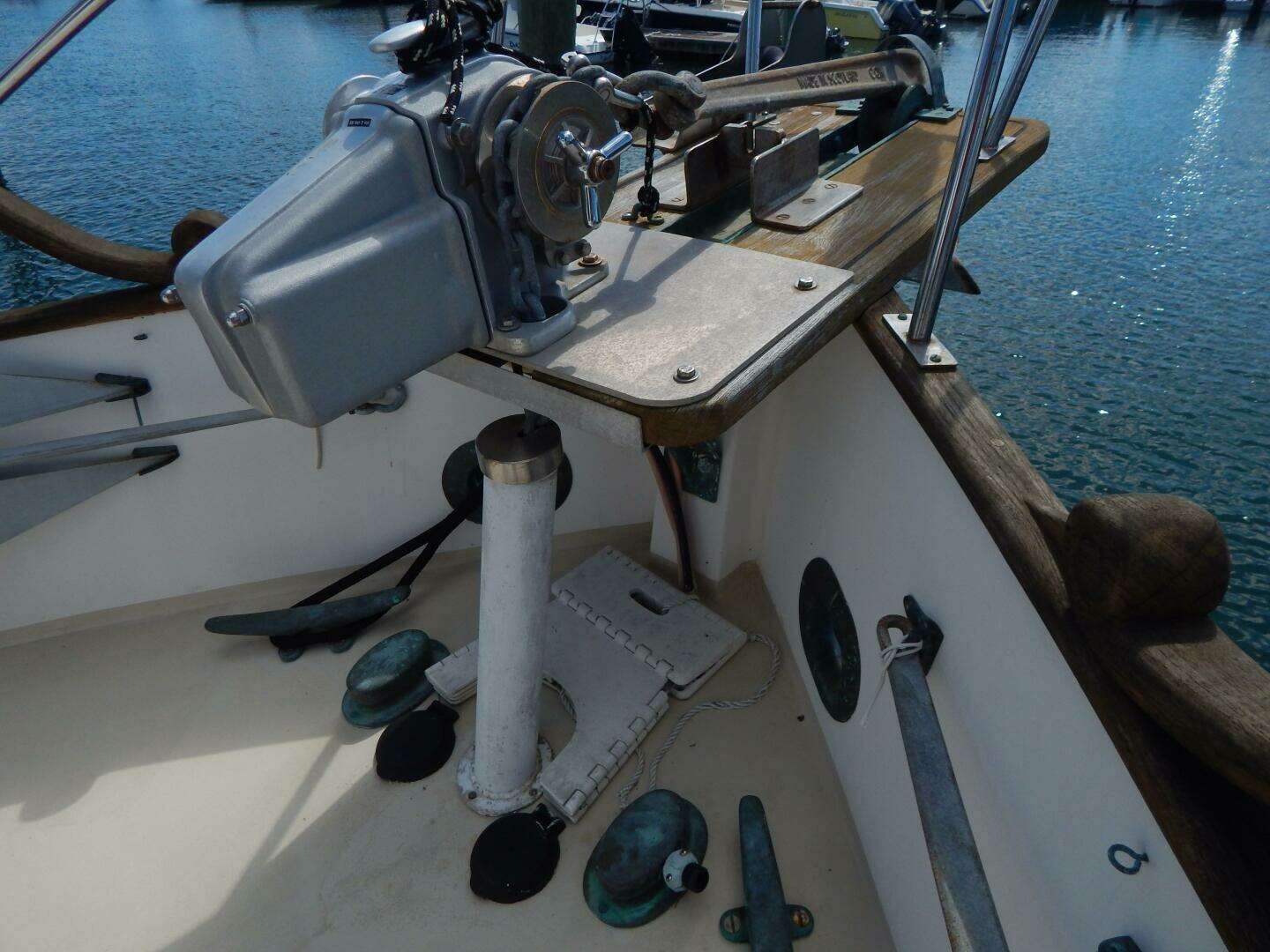 1976 Grand Banks 42 Classic - Image 33