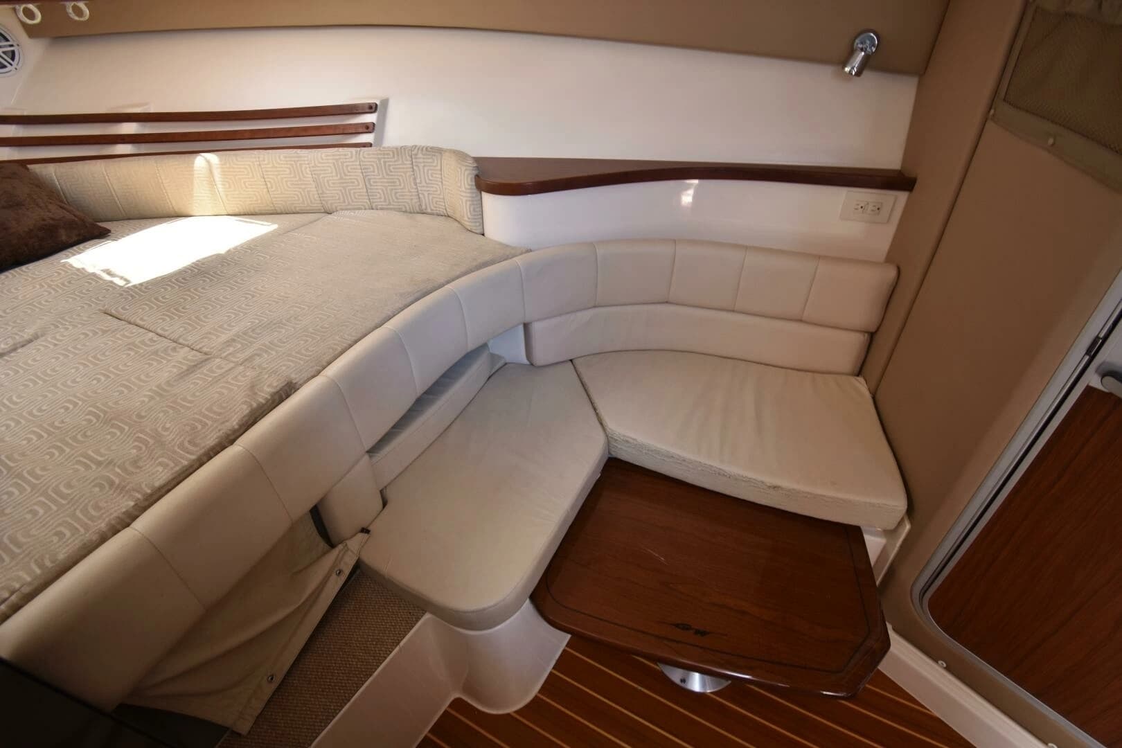 2016 Grady-White 330 Express - Image 20