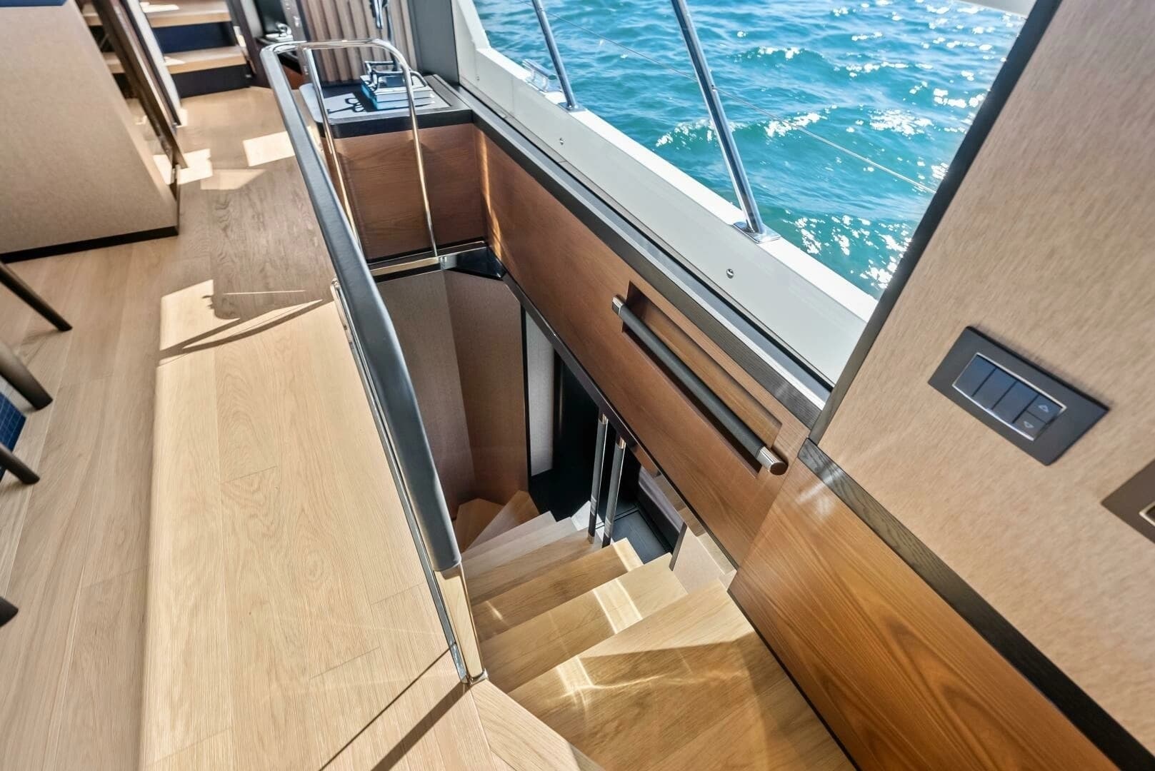 2025 Absolute 75 Navetta - Image 15