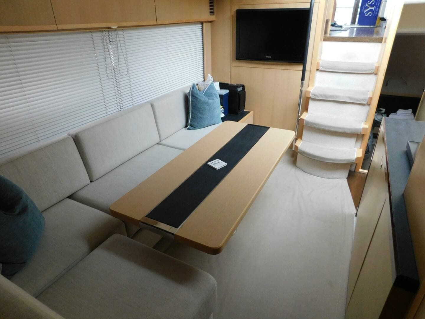 2011 Princess V52 - Image 19