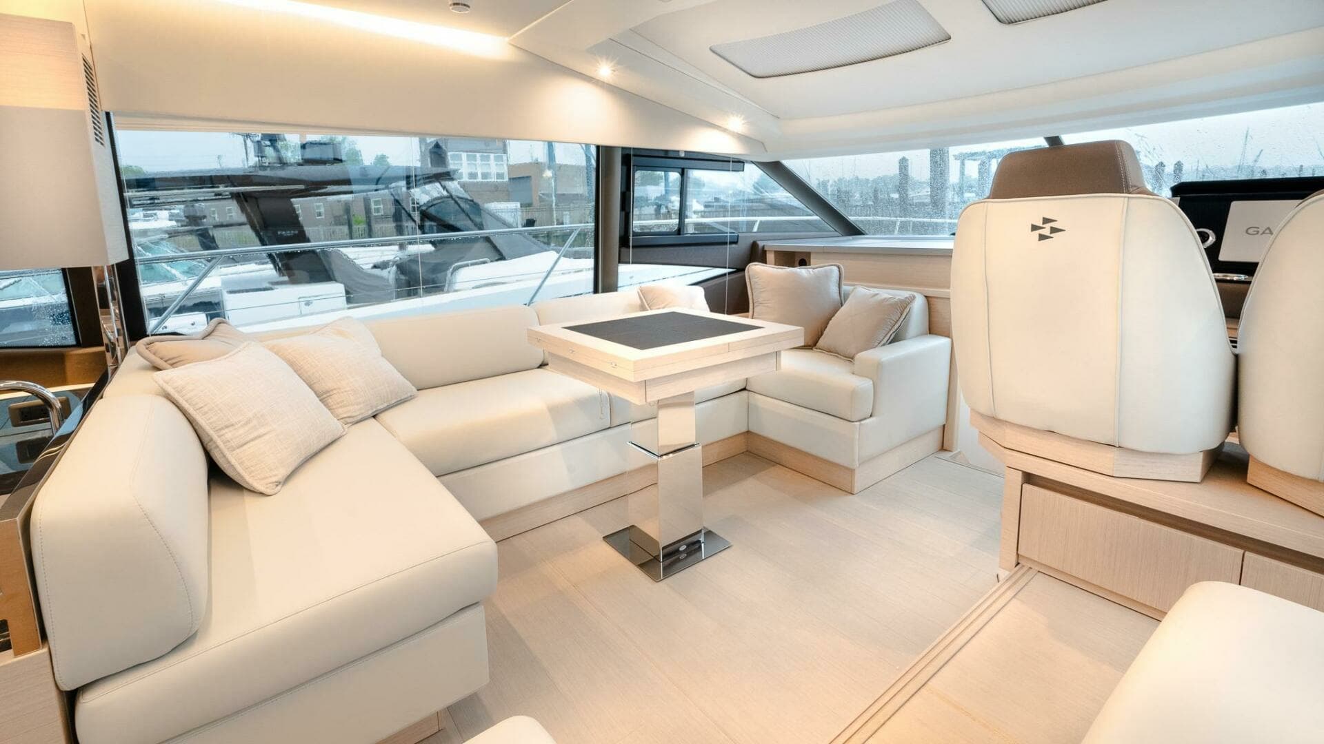 2023 Prestige 520 S - Image 12