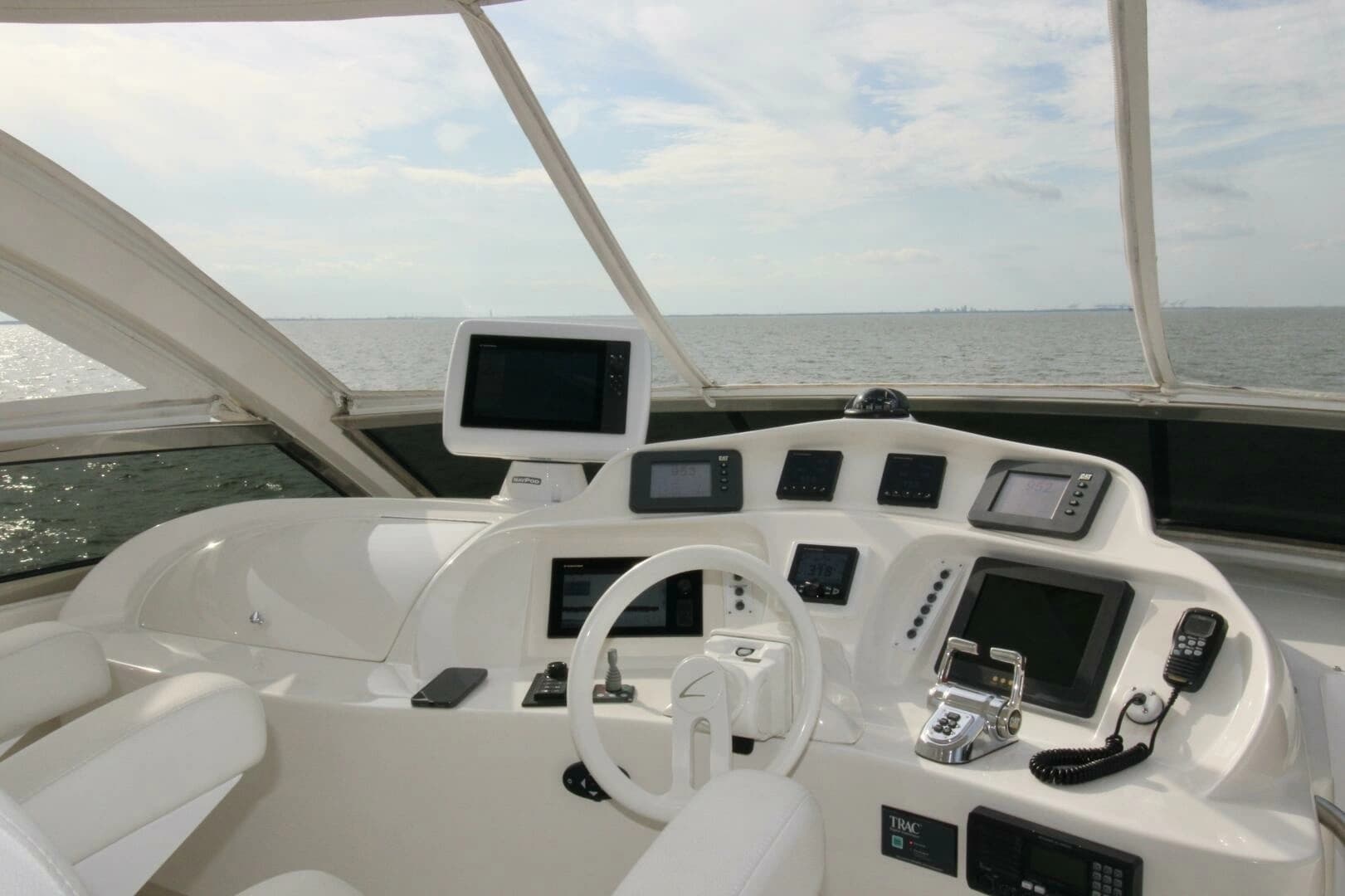 2007 Lazzara Yachts 74 Motor Yacht - Image 2