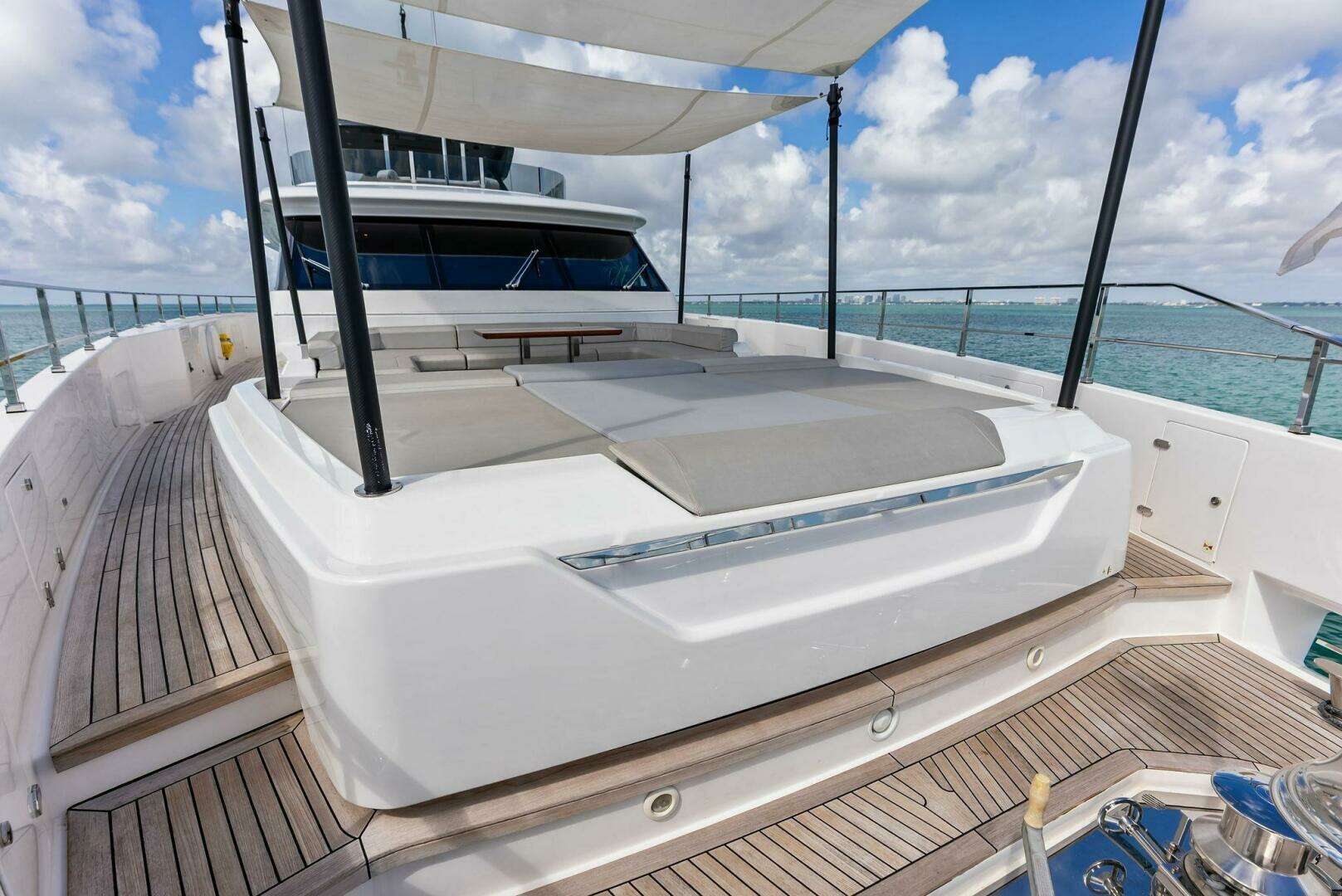 2023 Custom Line 33 Navetta - Image 16