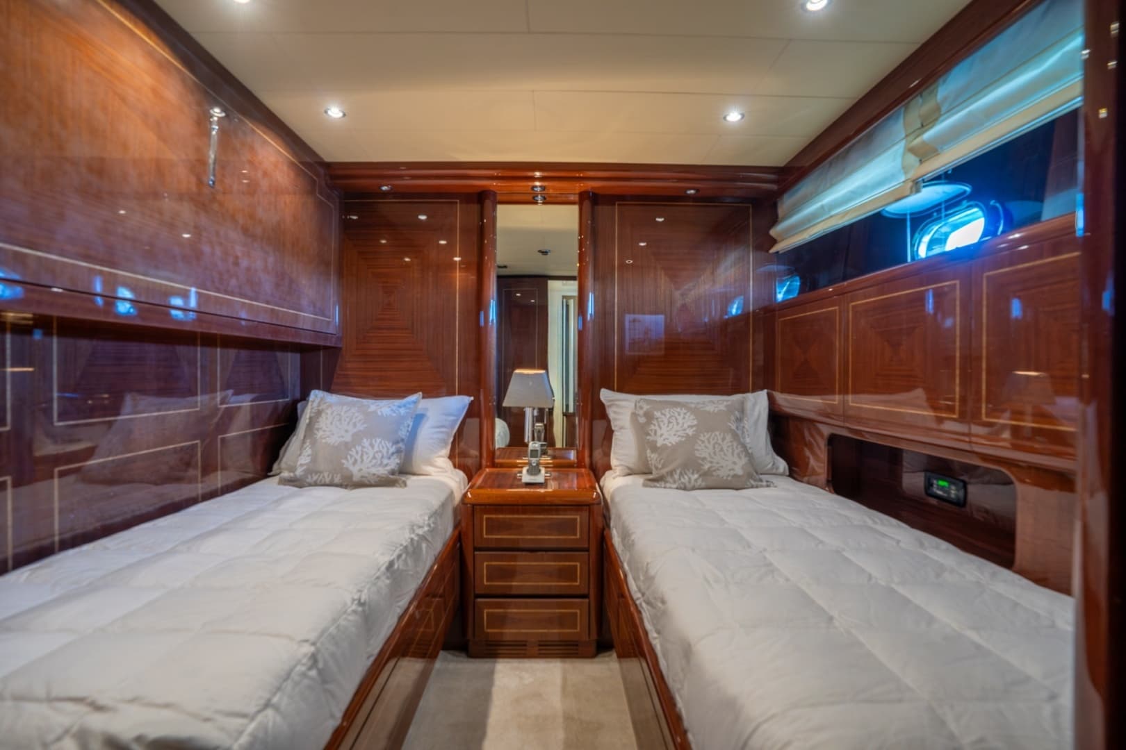 2004 Mangusta 72 - Image 33