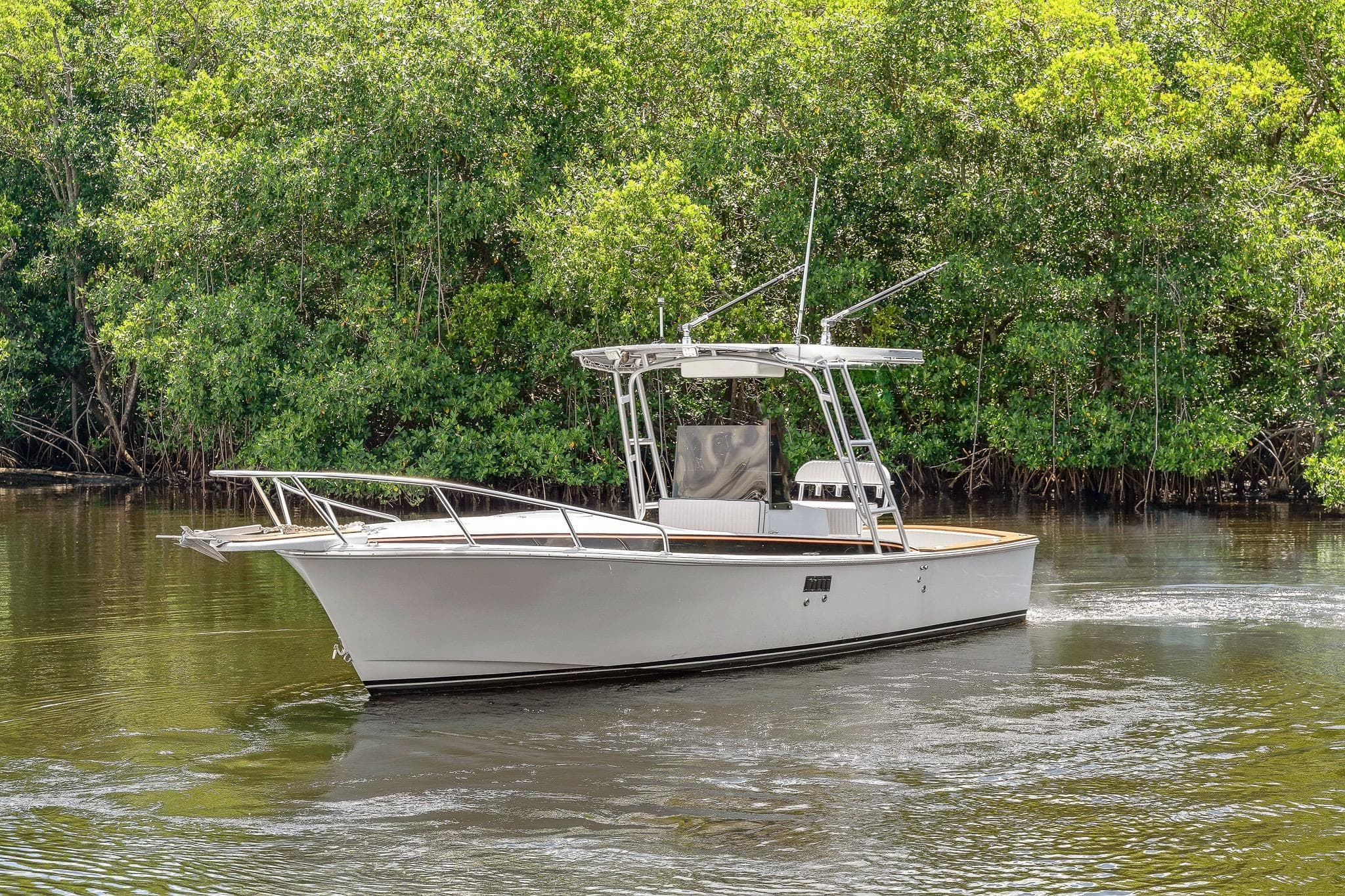 2024 Strike 26 Center Console Cuddy