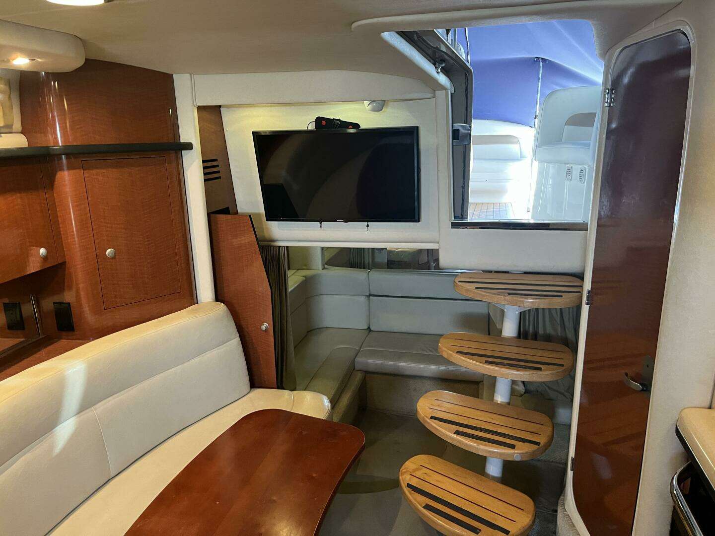 2005 Sea Ray 320 Sundancer - Image 12