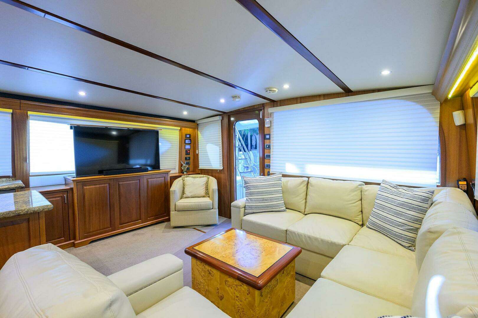 2013 Hatteras GT63 - Image 6