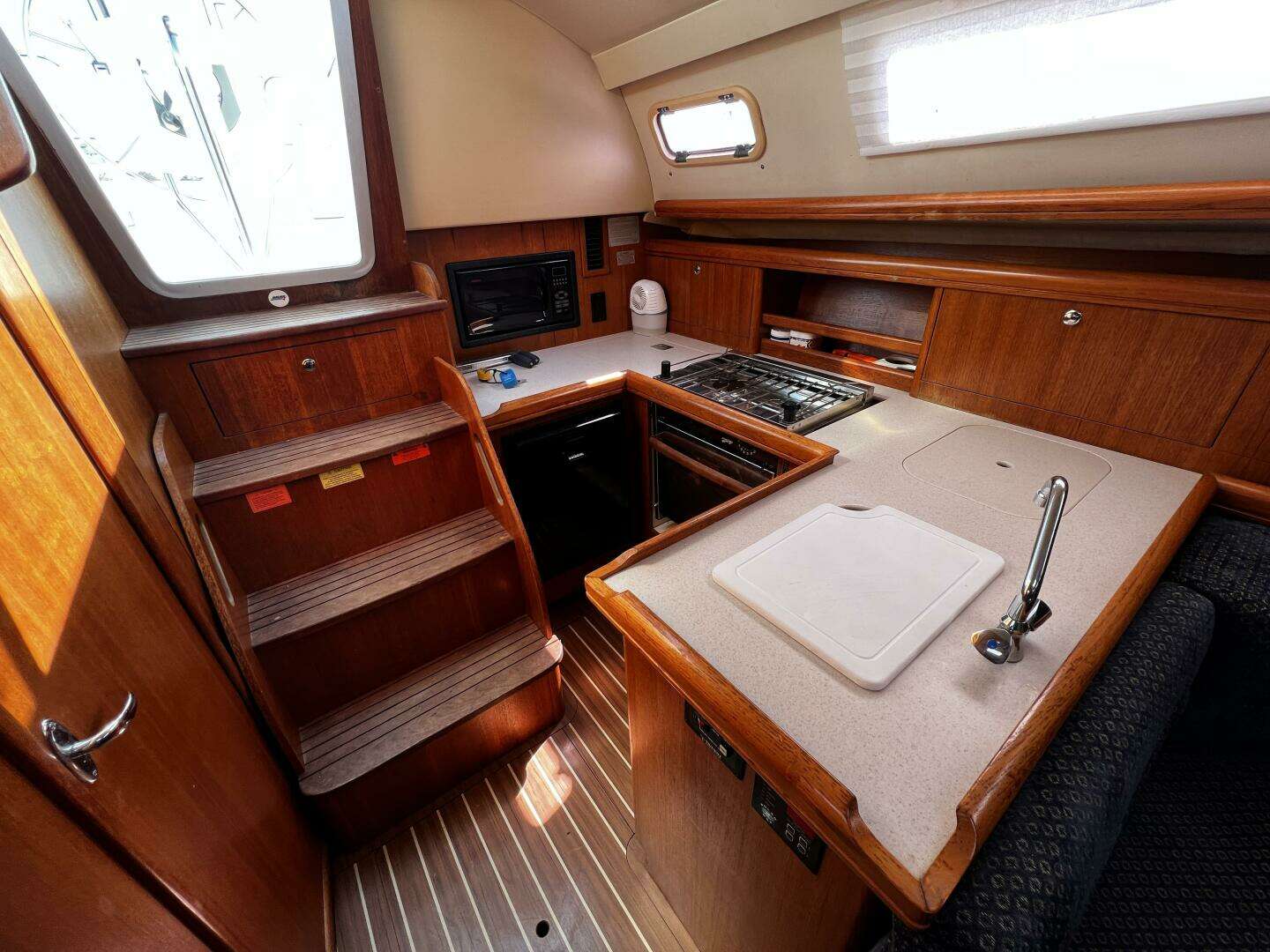 2004 Hunter 33 - Image 59