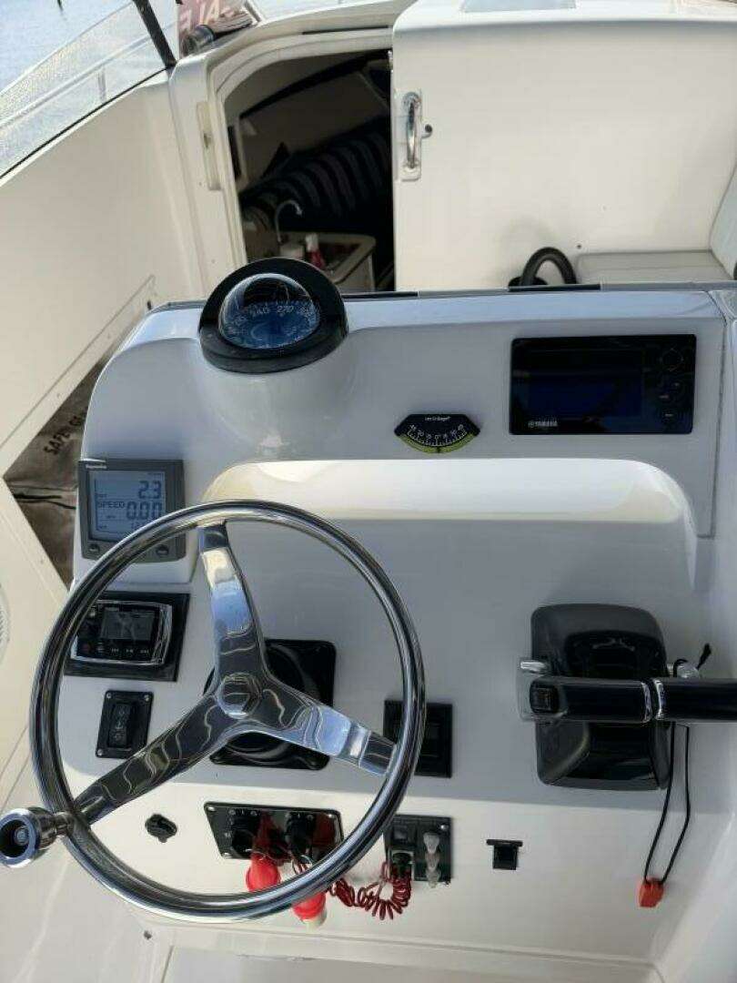 2003 Intrepid 310 - Image 8