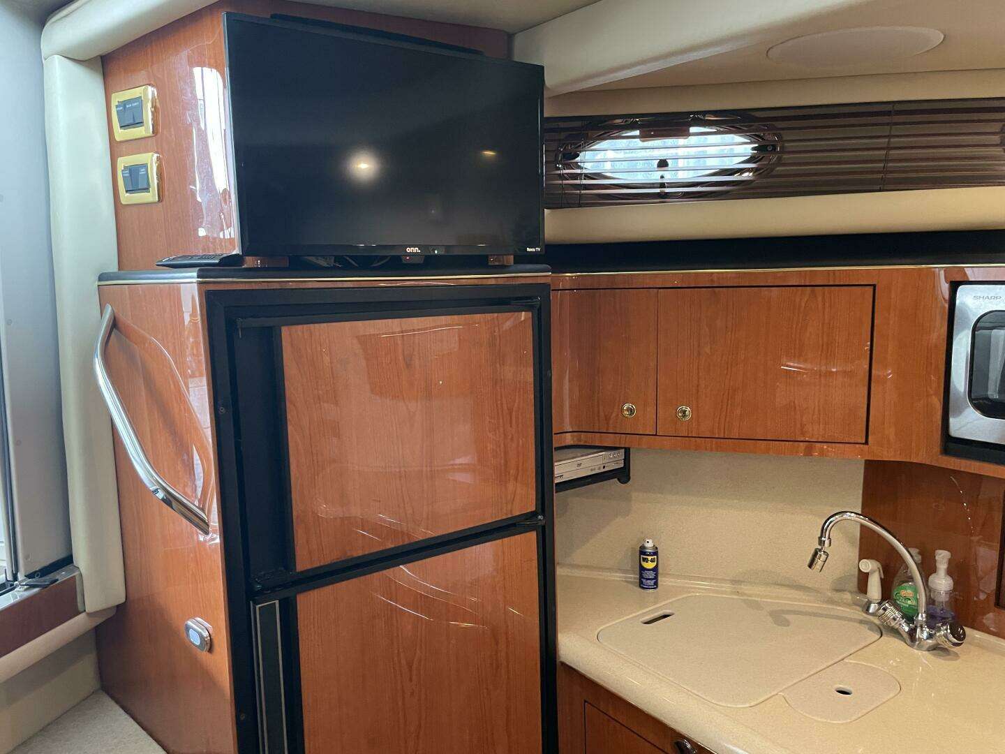2001 Sea Ray 380 Sundancer - Image 28