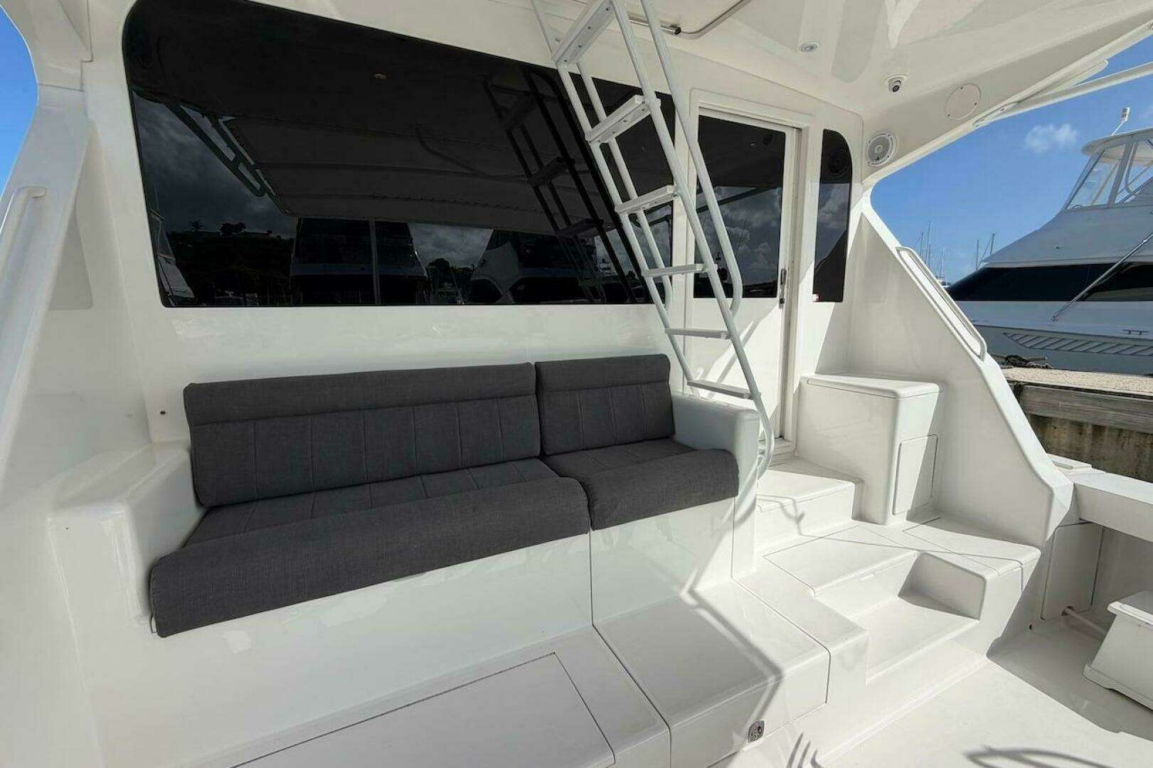 1999 Viking 58 Convertible - Image 7