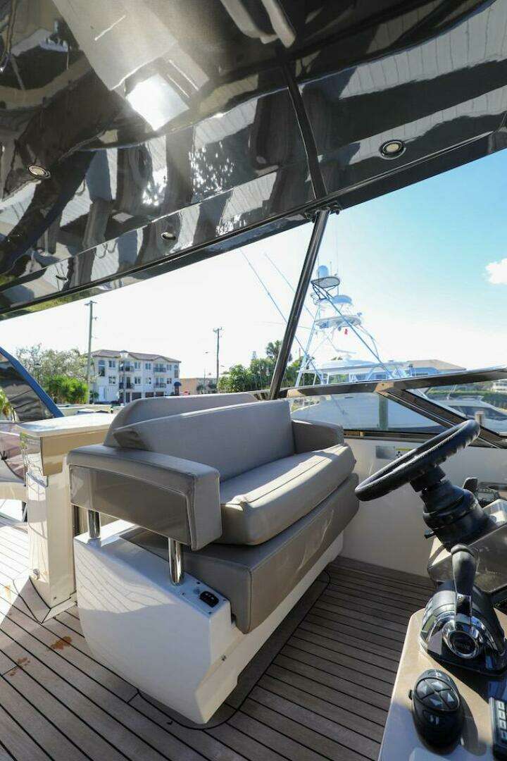 2016 Marquis 660 Sport Yacht - Image 31