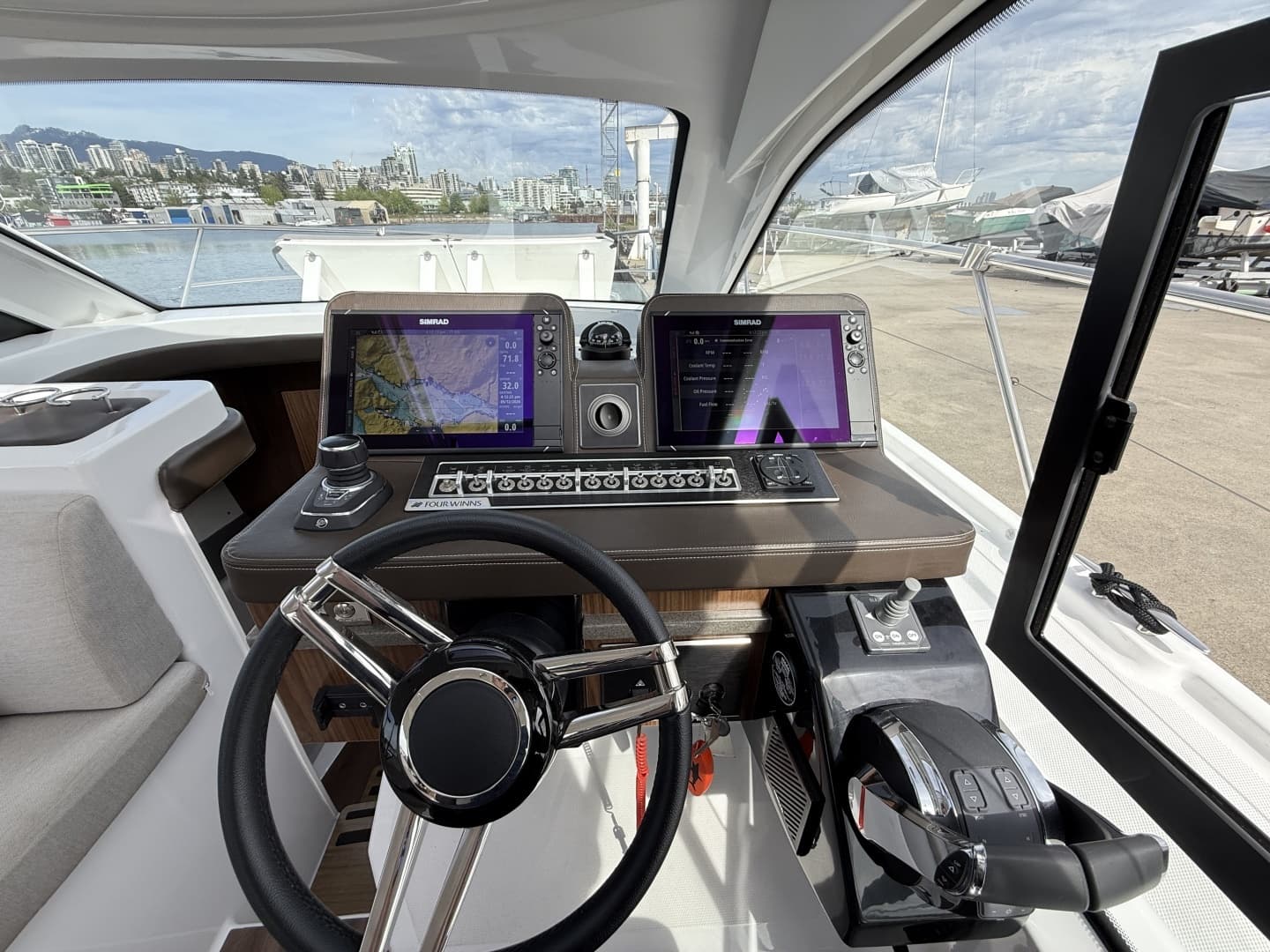 2022 Four Winns V355 Coupe - Image 32
