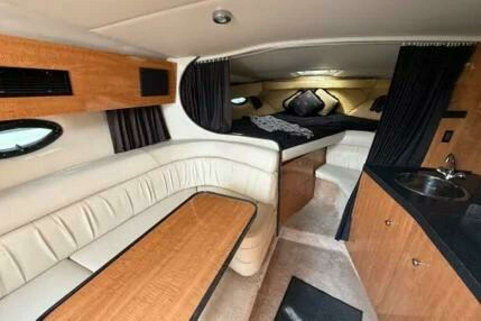 2004 Regal 3260 Commodore - Image 9