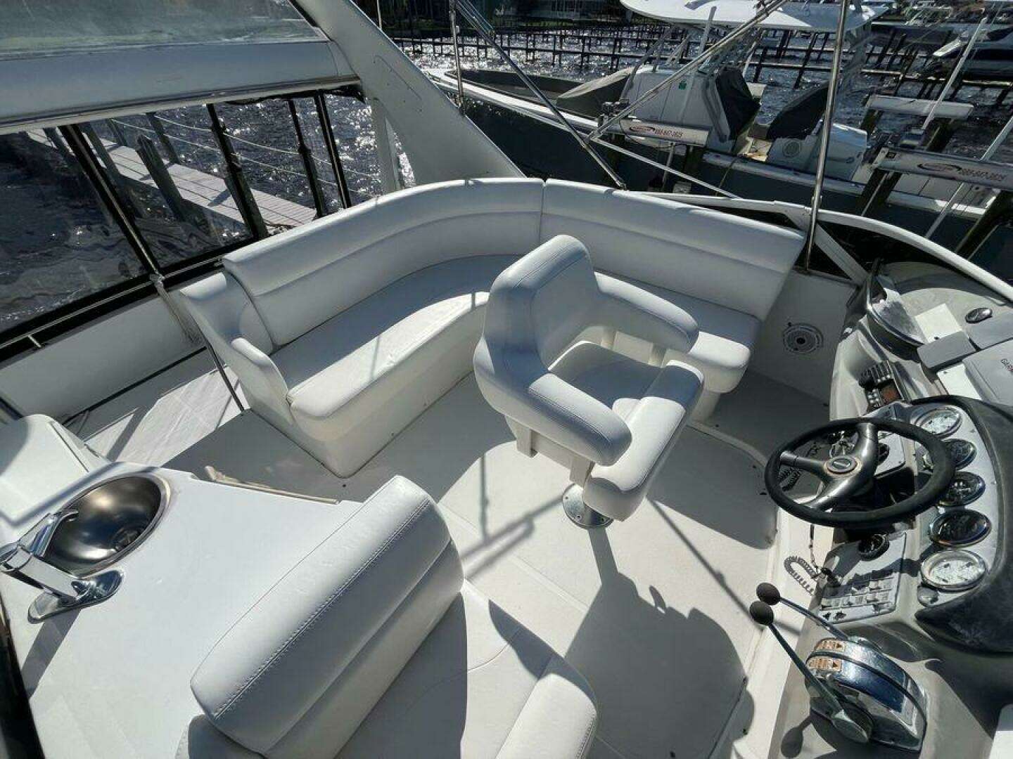 2000 Carver 396 Motor Yacht - Image 5
