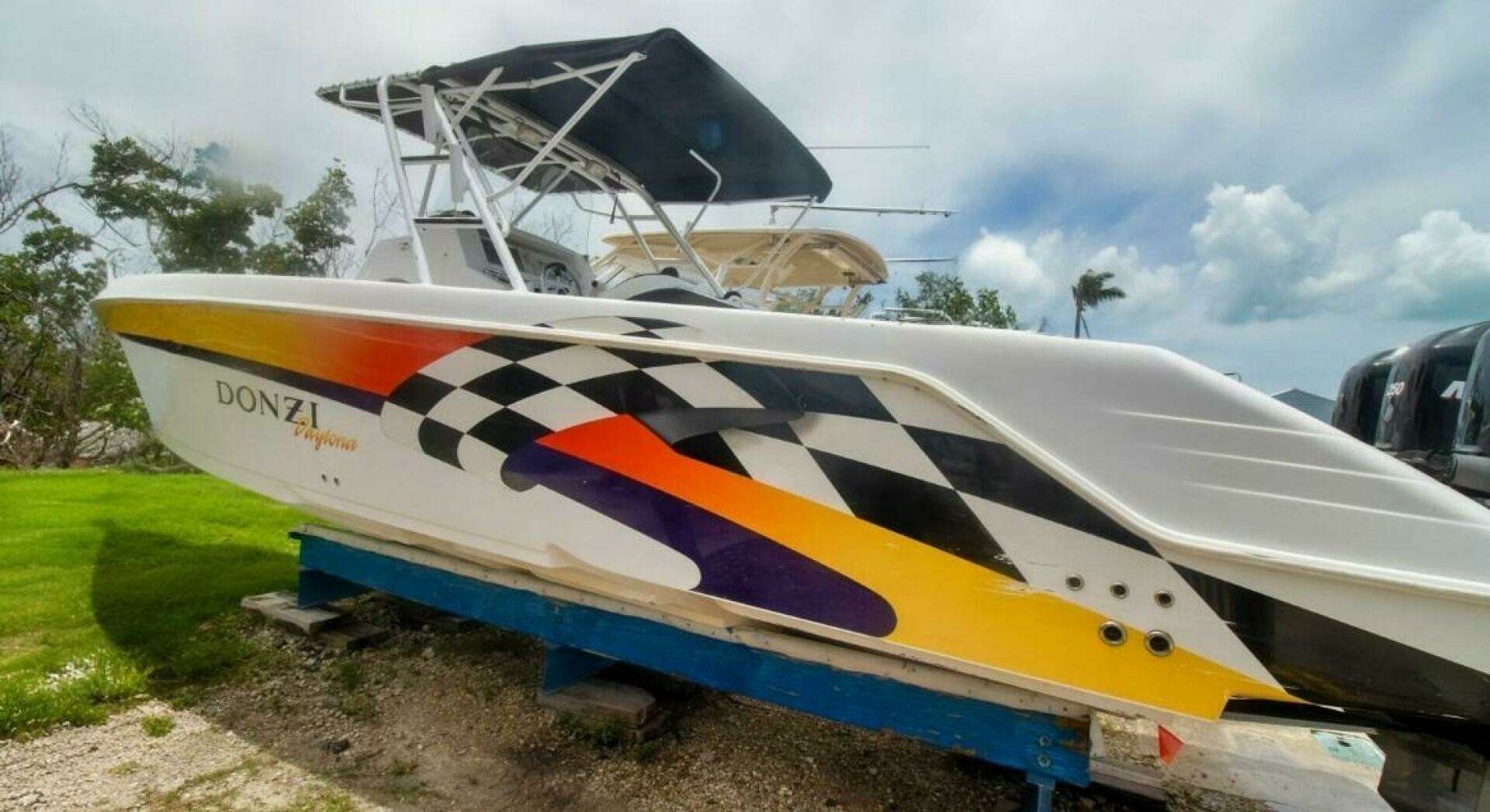 2005 Donzi 35 ZF Cuddy - Image 3