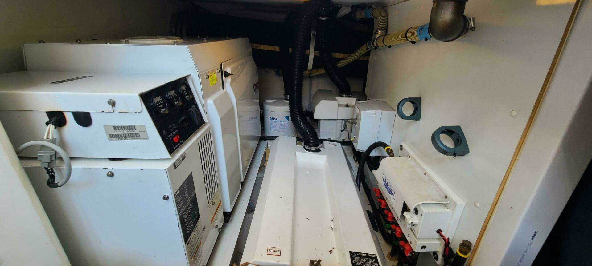 2006 Viking Sport Cruisers 61 Flybridge - Image 25