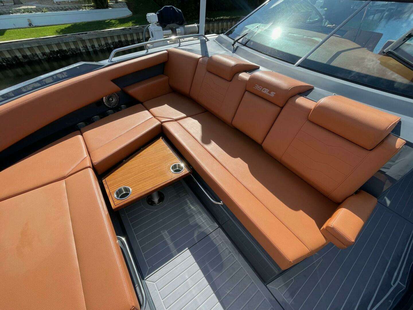 2023 Cruisers Yachts 38 GLS - Image 31