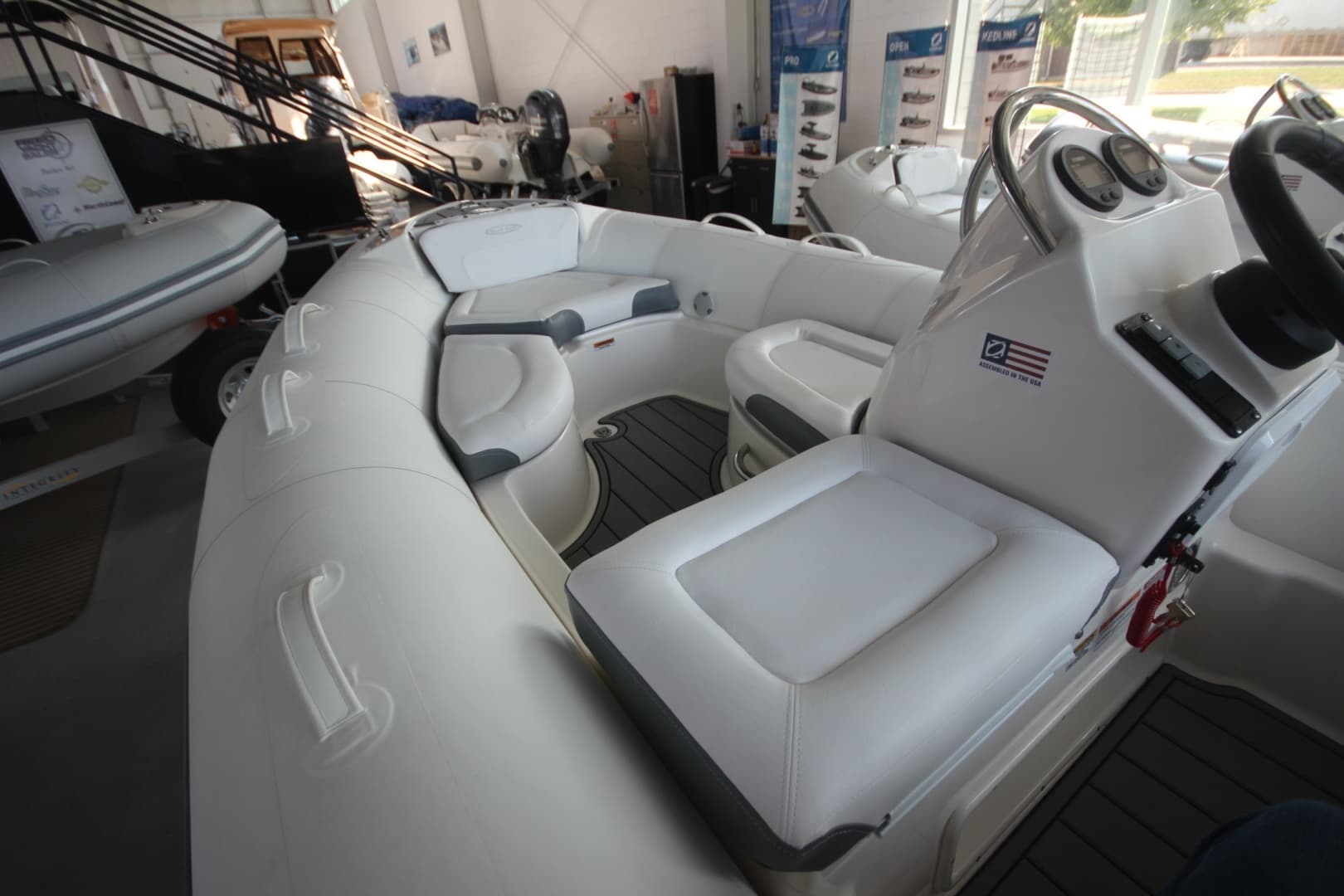 2026 Zodiac Yachtline 440 DL NEO - Image 7