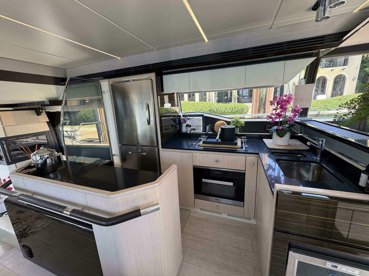2018 Azimut 66 Flybridge - Image 9