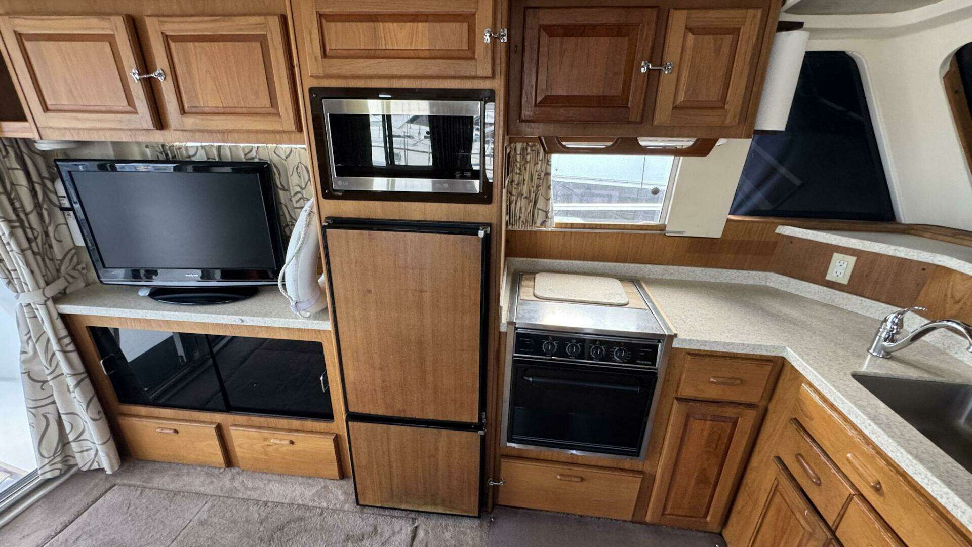 1999 Mainship 350 Trawler - Image 12