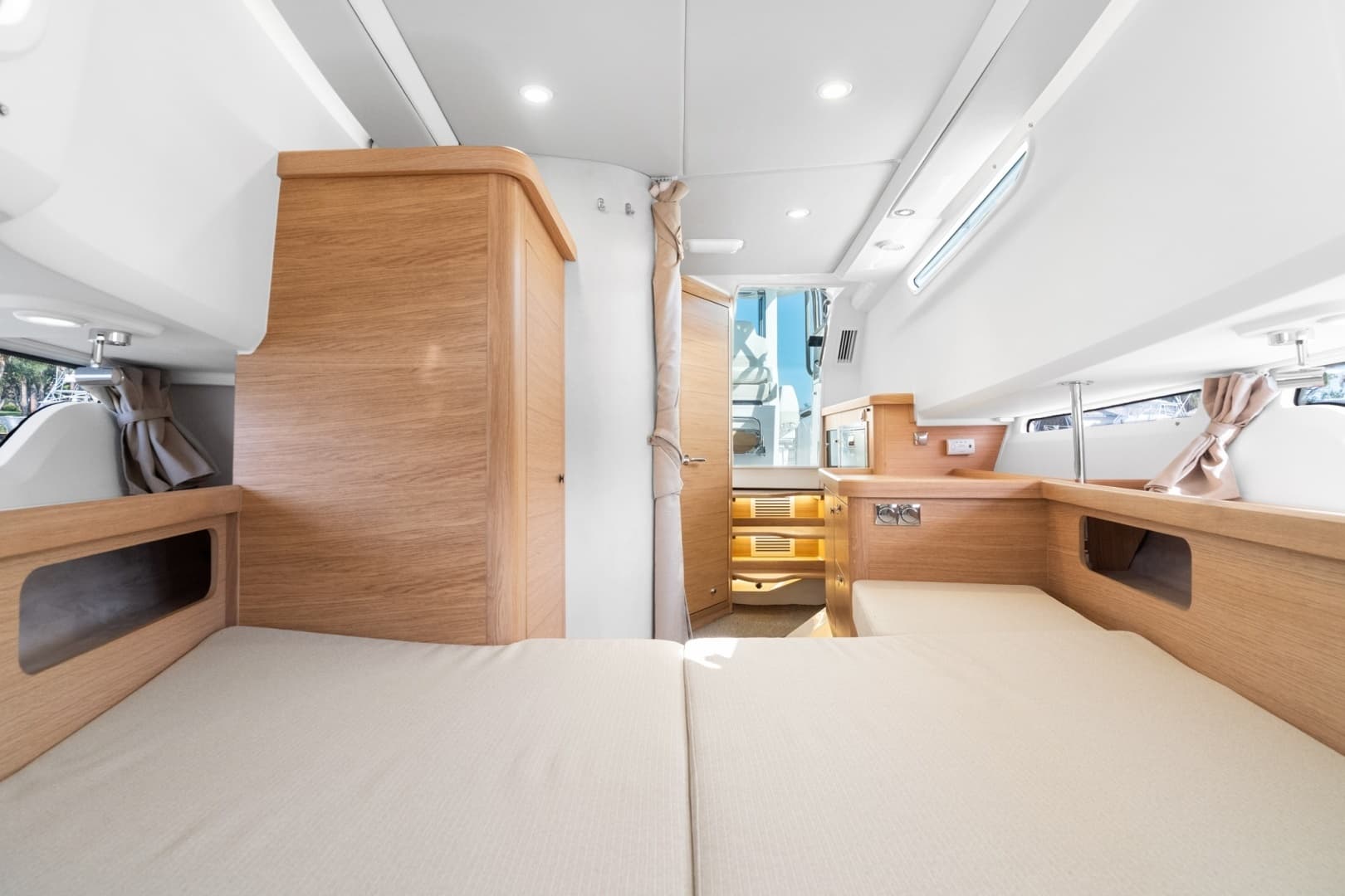2026 Nimbus Sport Tender 42 - Image 17